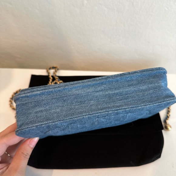 Chanel 22C Pearl Crush WOC in Denim - Picture 6 of 6